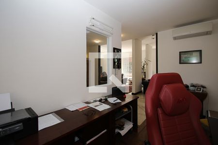 Casa à venda com 400m², 1 quarto e 8 vagas Casa à venda com 400m², 1 quarto e 8 vagasEscritório