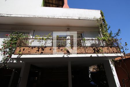 Casa à venda com 400m², 1 quarto e 8 vagas Casa à venda com 400m², 1 quarto e 8 vagasFachada