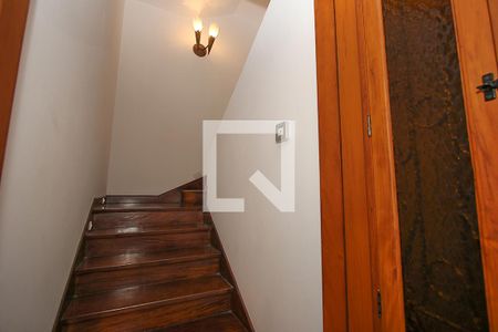 Casa à venda com 400m², 1 quarto e 8 vagas Casa à venda com 400m², 1 quarto e 8 vagasEscada Hall de Entrada