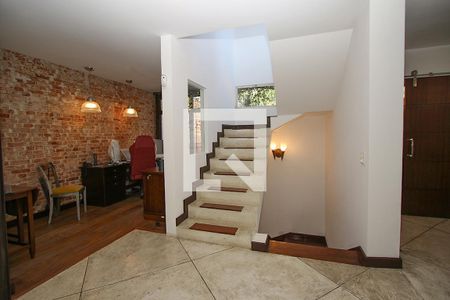 Casa à venda com 400m², 1 quarto e 8 vagas Casa à venda com 400m², 1 quarto e 8 vagasEscada Hall de Entrada