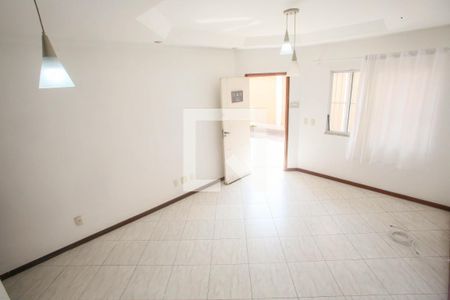Sala de casa de condomínio à venda com 3 quartos, 182m² em Tanque, Rio de Janeiro