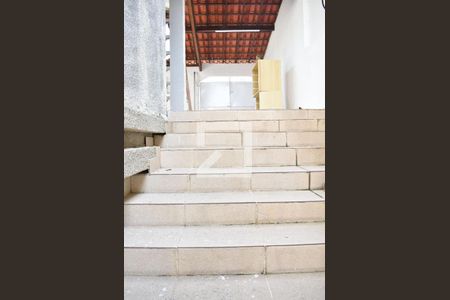 Casa para alugar com 282m², 4 quartos e 2 vagasEscada