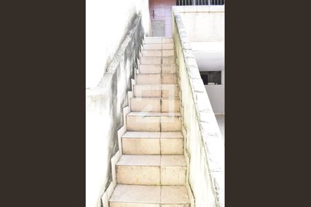 Casa para alugar com 282m², 4 quartos e 2 vagasEscada