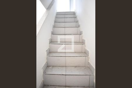 Casa para alugar com 282m², 4 quartos e 2 vagasEscada