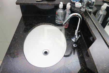 Casa à venda com 172m², 3 quartos e 2 vagasBanheiro 1