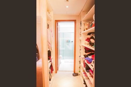 Apartamento à venda com 169m², 2 quartos e 3 vagasCloset da suíte 2