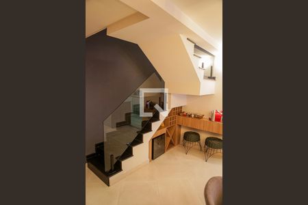 Apartamento à venda com 169m², 2 quartos e 3 vagasEscada