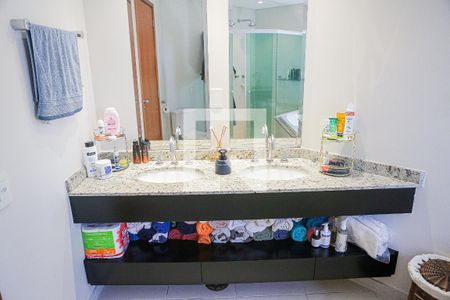 Apartamento à venda com 169m², 2 quartos e 3 vagasBanheiro da Suíte 1