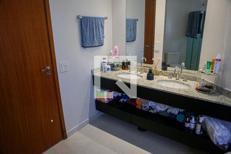 Apartamento à venda com 169m², 2 quartos e 3 vagasBanheiro da Suíte 1