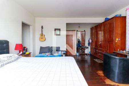 Casa para alugar com 480m², 4 quartos e 8 vagasSuíte