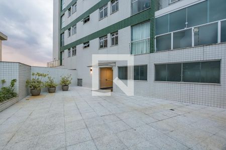 Apartamento à venda com 114m², 2 quartos e 3 vagasEntrada