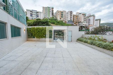 Apartamento à venda com 114m², 2 quartos e 3 vagasEntrada