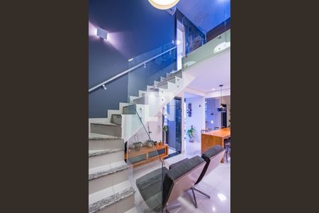 Apartamento à venda com 114m², 2 quartos e 3 vagasEscada