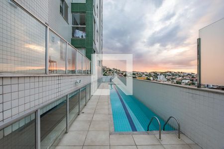 Apartamento à venda com 114m², 2 quartos e 3 vagasPiscina