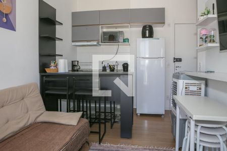 Sala e Cozinha de apartamento para alugar com 1 quarto, 28m² em Água Branca, São Paulo