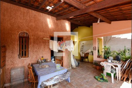 Casa à venda com 170m², 3 quartos e 2 vagasQuintal - area de cima