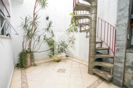 Casa à venda com 150m², 3 quartos e 2 vagas Casa à venda com 150m², 3 quartos e 2 vagasQuintal