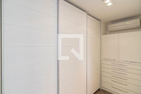 Apartamento à venda com 200m², 3 quartos e 4 vagasCloset da Sutie 1