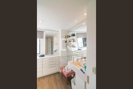 Apartamento à venda com 200m², 3 quartos e 4 vagasCloset da Sutie 1