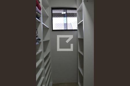 Casa de condomínio para alugar com 144m², 3 quartos e 3 vagasCloset da suíte