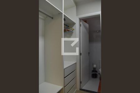Casa de condomínio para alugar com 144m², 3 quartos e 3 vagasCloset da suíte