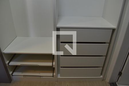 Casa de condomínio para alugar com 144m², 3 quartos e 3 vagasCloset da suíte