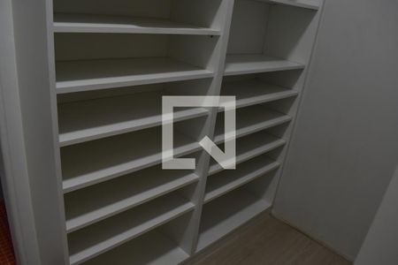 Casa de condomínio para alugar com 144m², 3 quartos e 3 vagasCloset da suíte