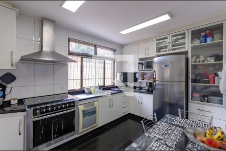 Apartamento à venda com 398m², 4 quartos e 4 vagas Apartamento à venda com 398m², 4 quartos e 4 vagasCozinha