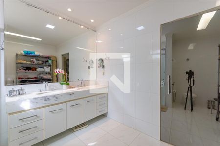 Apartamento à venda com 398m², 4 quartos e 4 vagas Apartamento à venda com 398m², 4 quartos e 4 vagasBanheiro Suíte 1