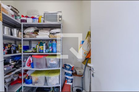 Apartamento à venda com 398m², 4 quartos e 4 vagas Apartamento à venda com 398m², 4 quartos e 4 vagasDespensa