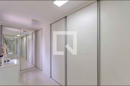 Apartamento à venda com 398m², 4 quartos e 4 vagas Apartamento à venda com 398m², 4 quartos e 4 vagasCloset