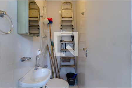 Apartamento à venda com 398m², 4 quartos e 4 vagas Apartamento à venda com 398m², 4 quartos e 4 vagasBanheiro de serviço