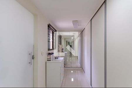 Apartamento à venda com 398m², 4 quartos e 4 vagas Apartamento à venda com 398m², 4 quartos e 4 vagasCloset