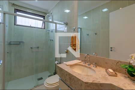 Apartamento à venda com 398m², 4 quartos e 4 vagas Apartamento à venda com 398m², 4 quartos e 4 vagasBanheiro social