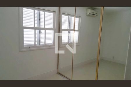 Casa à venda com 3 quartos, 200m² em Vila Claudia, São Paulo