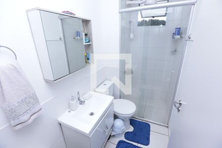 Banheiro de apartamento à venda com 2 quartos, 49m² em Jardim Riacho das Pedras, Contagem
