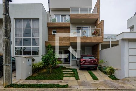 Casa de condomínio à venda com 201m², 2 quartos e 2 vagasFachada
