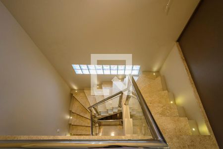 Casa de condomínio à venda com 201m², 2 quartos e 2 vagasEscada