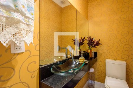 Casa de condomínio à venda com 201m², 2 quartos e 2 vagasLavabo