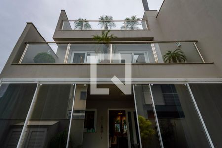 Casa de condomínio à venda com 201m², 2 quartos e 2 vagasQuintal