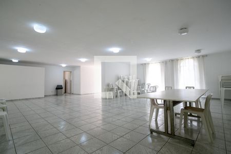 Apartamento para alugar com 50m², 2 quartos e 1 vaga Apartamento para alugar com 50m², 2 quartos e 1 vagaÁrea comum - Salão de festas