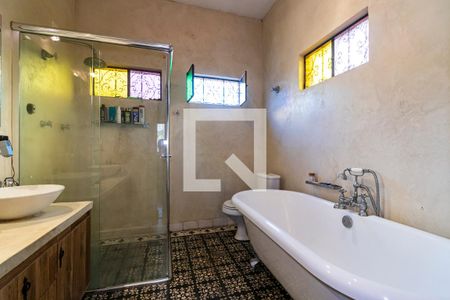 Casa à venda com 200m², 3 quartos e 1 vaga Casa à venda com 200m², 3 quartos e 1 vaga3o. Andar - Banheiro da Suíte