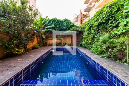 Casa à venda com 200m², 3 quartos e 1 vaga Casa à venda com 200m², 3 quartos e 1 vagaPiscina