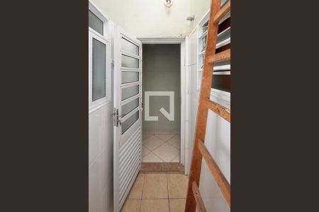 Área de Serviço de casa para alugar com 2 quartos, 250m² em Vila Olinda, São Paulo
