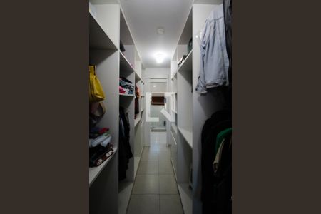 Casa à venda com 160m², 3 quartos e 2 vagasSuíte