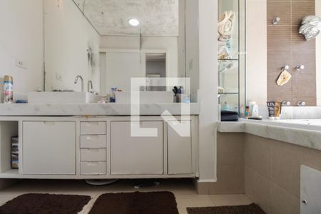 Casa à venda com 430m², 4 quartos e 8 vagasBanheiro Suíte 1