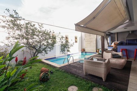 Casa à venda com 430m², 4 quartos e 8 vagasChurrasqueira e Piscina 