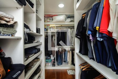 Casa à venda com 430m², 4 quartos e 8 vagasCloset Suíte 1