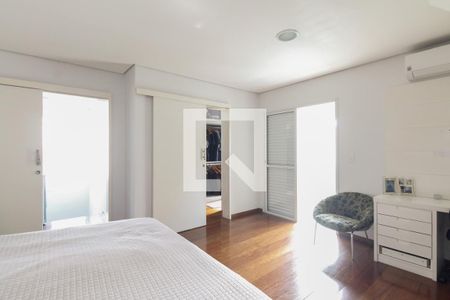 Casa à venda com 430m², 4 quartos e 8 vagasSuíte 1