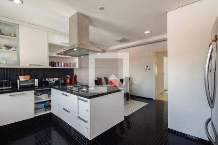 Casa à venda com 430m², 4 quartos e 8 vagasCozinha 